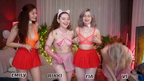 Snapshot of sunnyfia chatting on 09/22/25, 12:01 Fia  -  TG -  Mia -  Alice -  online show from 09/22/25, 12:01