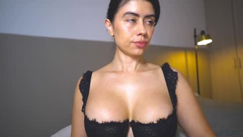 Snapshot of sunnymorrison chatting on 04/08/26, 12:49 sol online show from 04/08/26, 12:49