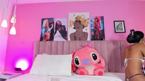 Snapshot of sunnypage chatting on 10/18/25, 12:24      online show from 10/18/25, 12:24