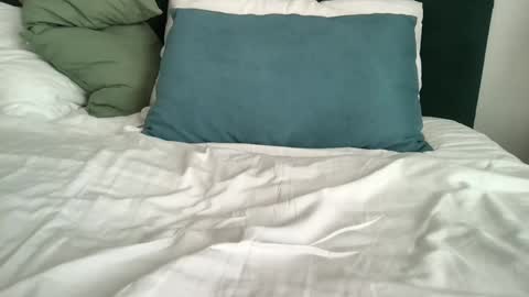 Eva See Bio  Dont forget to put your thumbs up. online show from 01/15/25, 12:25