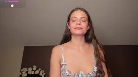 Snapshot of sunsay_effie chatting on 07/14/26, 09:31 Effie Beautiful girl and Sunsay lucky boy online show from 07/14/26, 09:31