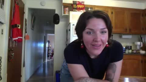 Snapshot of sunset1414 chatting on 12/15/25, 09:30 Sunset online show from 12/15/25, 09:30