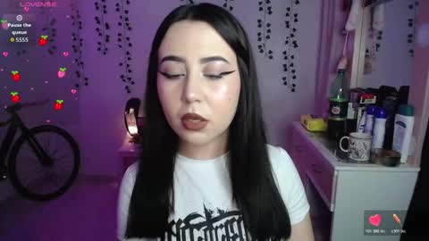 Snapshot of sunset_pienk chatting on 12/19/25, 04:41 Sunset online show from 12/19/25, 04:41