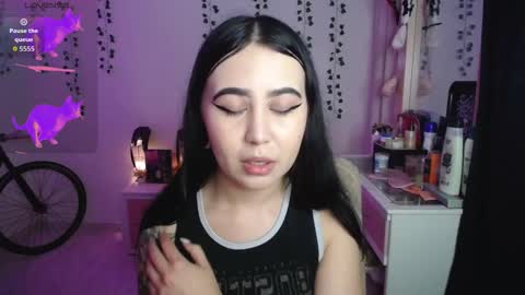 Snapshot of sunset_pienk chatting on 02/17/26, 05:04 Sunset online show from 02/17/26, 05:04