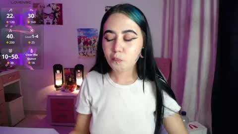Snapshot of sunset_pienk chatting on 06/22/26, 05:15 Sunset online show from 06/22/26, 05:15