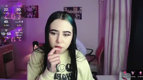 Snapshot of sunset_pienk chatting on 07/05/26, 04:19 Sunset online show from 07/05/26, 04:19