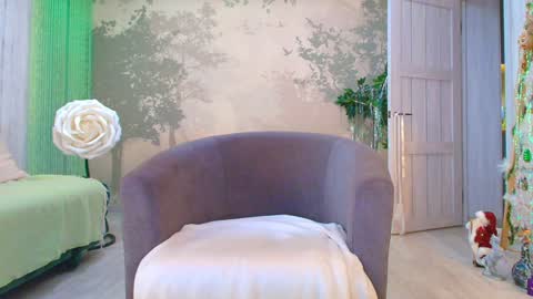 Snapshot of sunshine13_ chatting on 01/11/26, 04:28 Eva online show from 01/11/26, 04:28