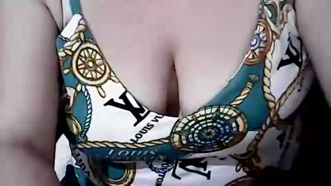 Snapshot of sunshine_38 chatting on 12/27/24, 04:15 sunshine_38 online show from 12/27/24, 04:15