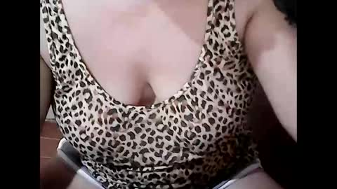 Snapshot of sunshine_38 chatting on 03/02/25, 01:04 sunshine_38 online show from 03/02/25, 01:04