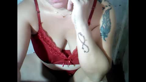 Snapshot of sunshine_38 chatting on 10/15/25, 01:17 sunshine_38 online show from 10/15/25, 01:17