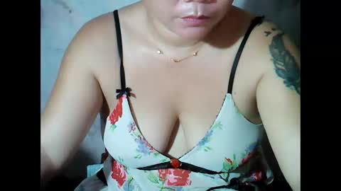 Snapshot of sunshine_38 chatting on 10/22/25, 12:22 sunshine_38 online show from 10/22/25, 12:22