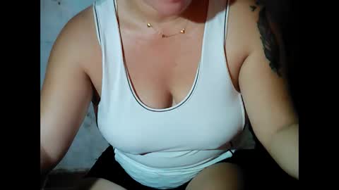 Snapshot of sunshine_38 chatting on 10/28/25, 09:17 sunshine_38 online show from 10/28/25, 09:17