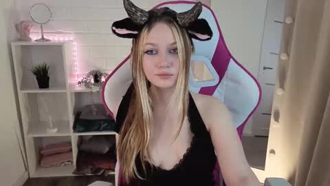 ANGELA online show from 11/20/25, 02:39