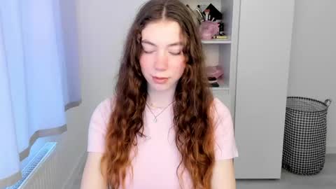 Snapshot of sunshine_bliss chatting on 05/13/26, 05:43 sunshine_bliss online show from 05/13/26, 05:43