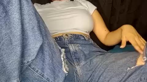 Annie online show from 01/17/25, 12:42