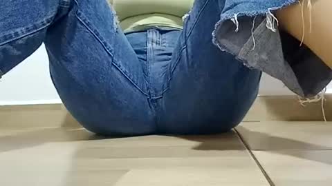 Annie online show from 11/14/25, 07:01