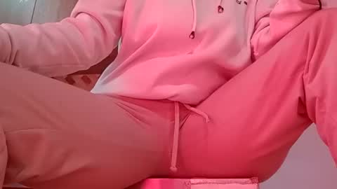 Annie online show from 12/04/25, 04:48