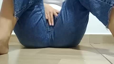 Annie online show from 12/19/25, 05:42