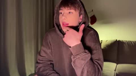 Snapshot of sunshinealex chatting on 01/09/26, 06:16 sunshinealex online show from 01/09/26, 06:16