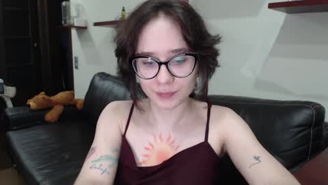 Snapshot of sunshinehella chatting on 12/13/24, 12:06 Hella online show from 12/13/24, 12:06