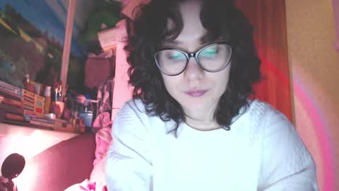 Snapshot of sunshinehella chatting on 12/27/24, 12:23 Hella online show from 12/27/24, 12:23