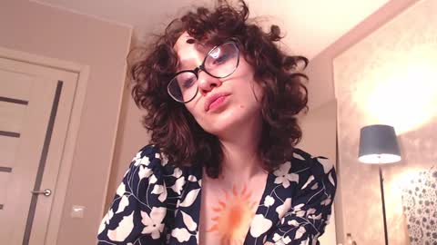 Snapshot of sunshinehella chatting on 01/08/25, 10:15 Hella online show from 01/08/25, 10:15