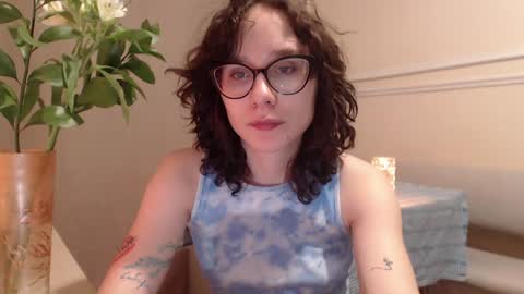 Snapshot of sunshinehella chatting on 01/28/25, 06:17 Hella online show from 01/28/25, 06:17