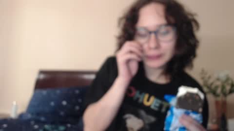 Snapshot of sunshinehella chatting on 02/02/25, 10:28 Hella online show from 02/02/25, 10:28