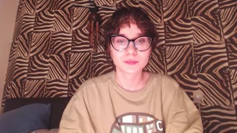 Snapshot of sunshinehella chatting on 10/23/25, 10:14 Hella online show from 10/23/25, 10:14