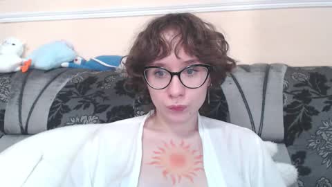 Snapshot of sunshinehella chatting on 11/16/25, 08:53 Hella online show from 11/16/25, 08:53