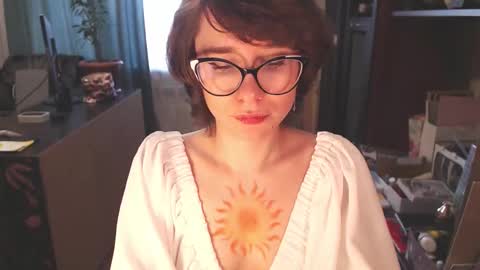 Snapshot of sunshinehella chatting on 11/17/25, 06:41 Hella online show from 11/17/25, 06:41