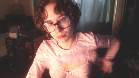 Snapshot of sunshinehella chatting on 11/19/25, 09:09 Hella online show from 11/19/25, 09:09