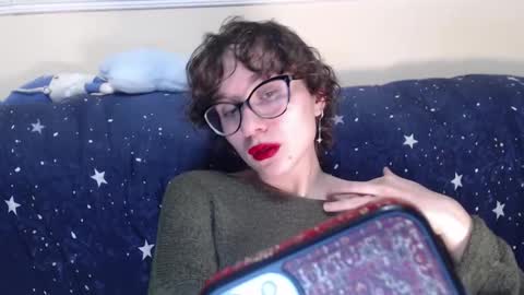 Snapshot of sunshinehella chatting on 11/25/25, 12:16 Hella online show from 11/25/25, 12:16