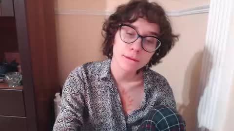 Snapshot of sunshinehella chatting on 11/28/25, 04:31 Hella online show from 11/28/25, 04:31