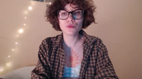 Snapshot of sunshinehella chatting on 02/07/26, 04:00 Hella online show from 02/07/26, 04:00