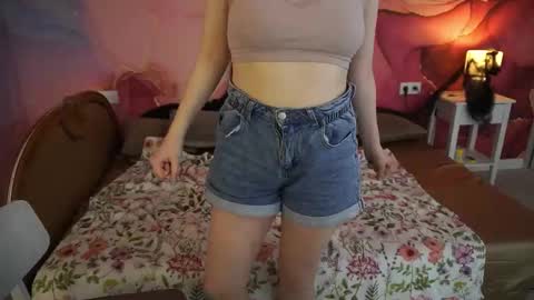 Lola online show from 11/03/25, 07:20