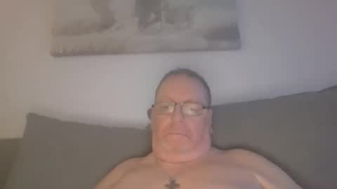 Snapshot of sunspotbaby chatting on 11/11/25, 02:33 Sunspotbaby online show from 11/11/25, 02:33