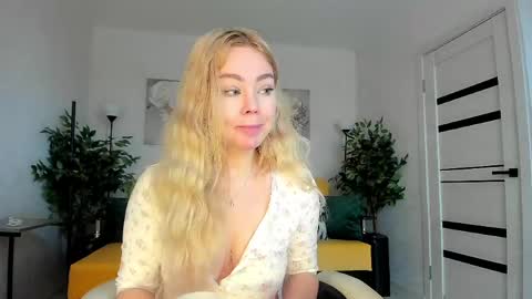 Snapshot of super_peach chatting on 04/12/26, 03:55 Jenn online show from 04/12/26, 03:55