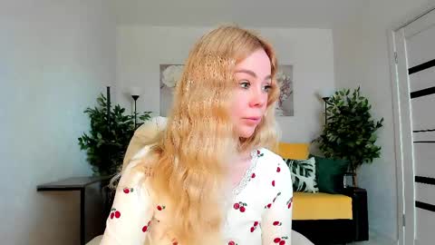 Snapshot of super_peach chatting on 04/17/26, 02:58 Jenn online show from 04/17/26, 02:58