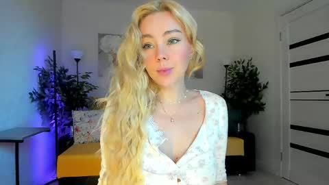 Snapshot of super_peach chatting on 06/07/26, 02:27 Jenn online show from 06/07/26, 02:27