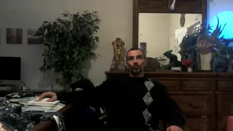 Snapshot of superd512 chatting on 10/29/25, 12:29 Guero Cash online show from 10/29/25, 12:29