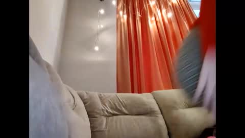 Annie online show from 01/05/25, 10:21