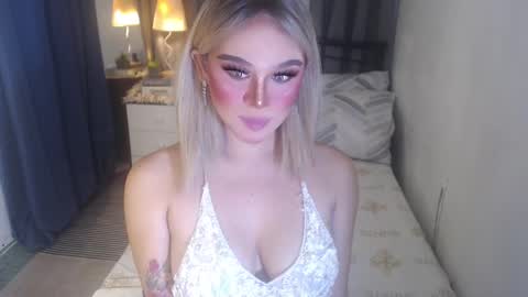 Snapshot of superh0tangelxx chatting on 02/09/26, 12:36 CARMINA online show from 02/09/26, 12:36