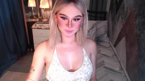 Snapshot of superh0tangelxx chatting on 02/13/26, 10:39 CARMINA online show from 02/13/26, 10:39