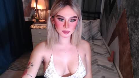 Snapshot of superh0tangelxx chatting on 03/10/26, 01:21 CARMINA online show from 03/10/26, 01:21