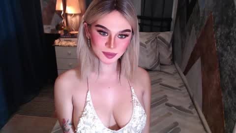 Snapshot of superh0tangelxx chatting on 03/16/26, 02:06 CARMINA online show from 03/16/26, 02:06