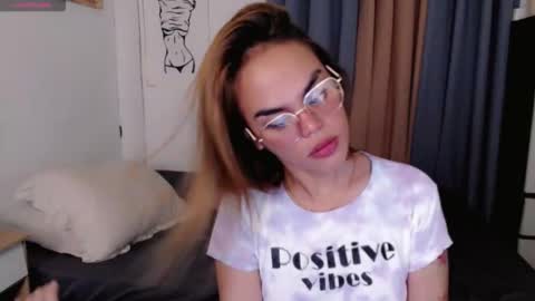 Snapshot of superhotvaleria chatting on 03/04/26, 06:25 Im val online show from 03/04/26, 06:25