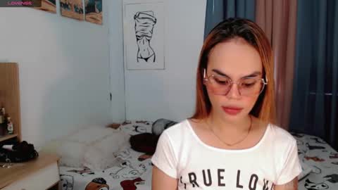 Snapshot of superhotvaleria chatting on 03/19/26, 02:59 Im val online show from 03/19/26, 02:59