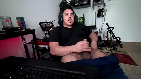 Snapshot of supertoaster69 chatting on 01/14/26, 06:02 supertoaster69 online show from 01/14/26, 06:02