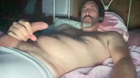 Snapshot of surfguy82 chatting on 09/11/25, 03:50 SurfGuy82 online show from 09/11/25, 03:50